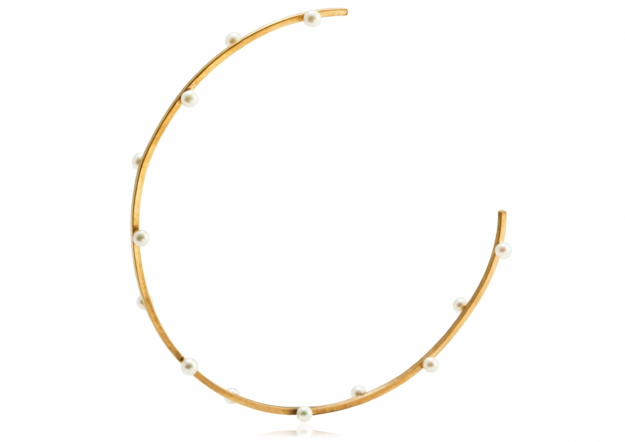 Opposite pearls chocker